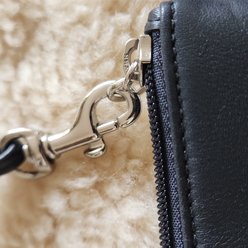 NWT IOB Coach Black Leather Wristlet with Red Star Key Fob 🖤⭐️❤️ - Picture 5 of 16